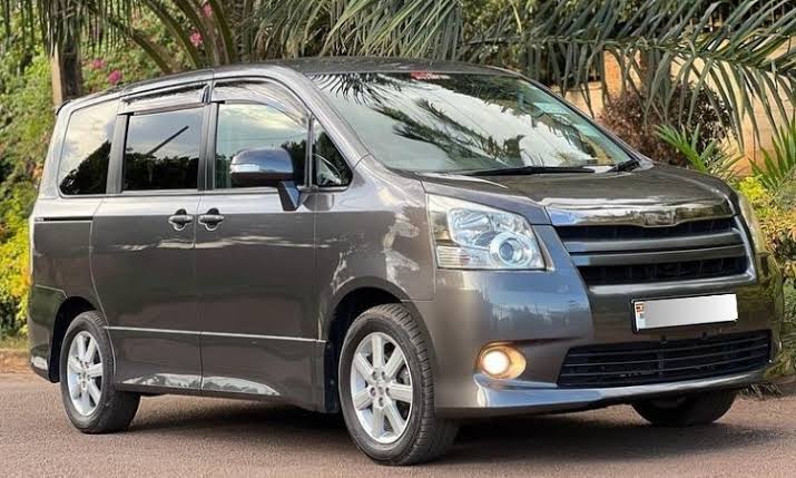 Toyota Noah 